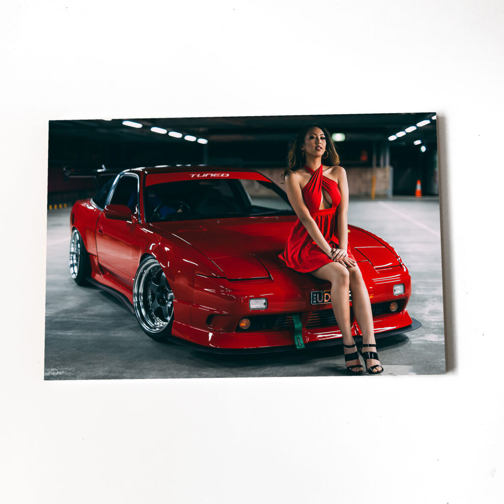 Девушка и красная тачка Постер Картина 50х70