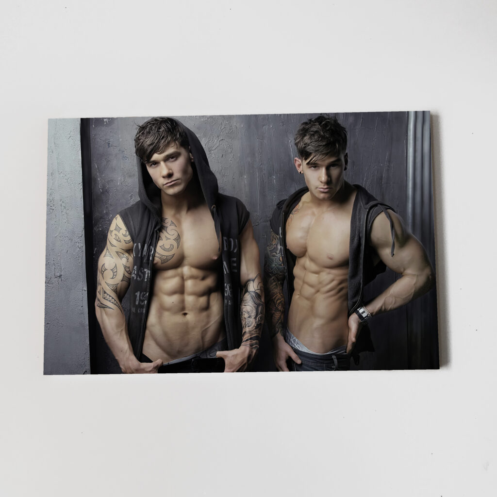 Красивые парни Картина Постер 60х40