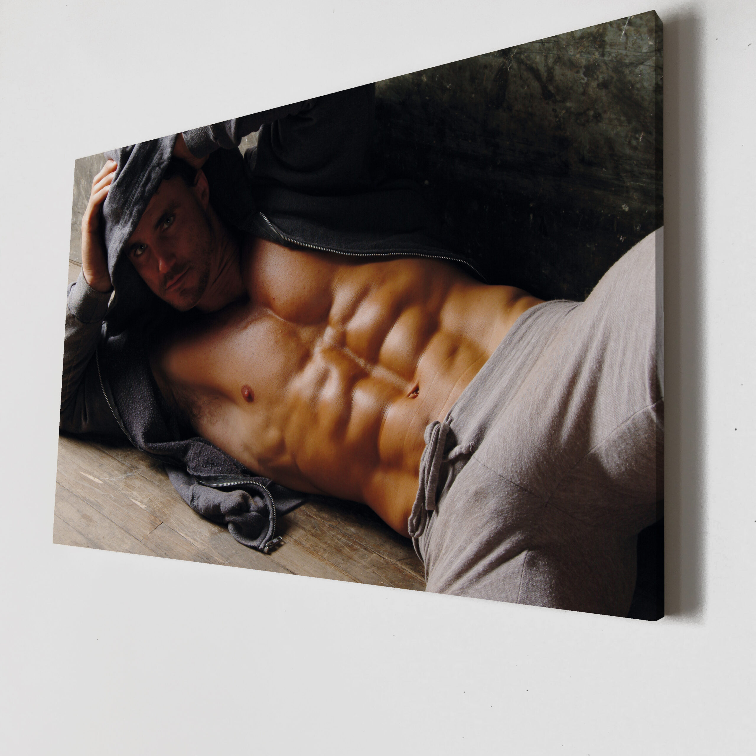 Мужчина на диване Постер Картина 60х40