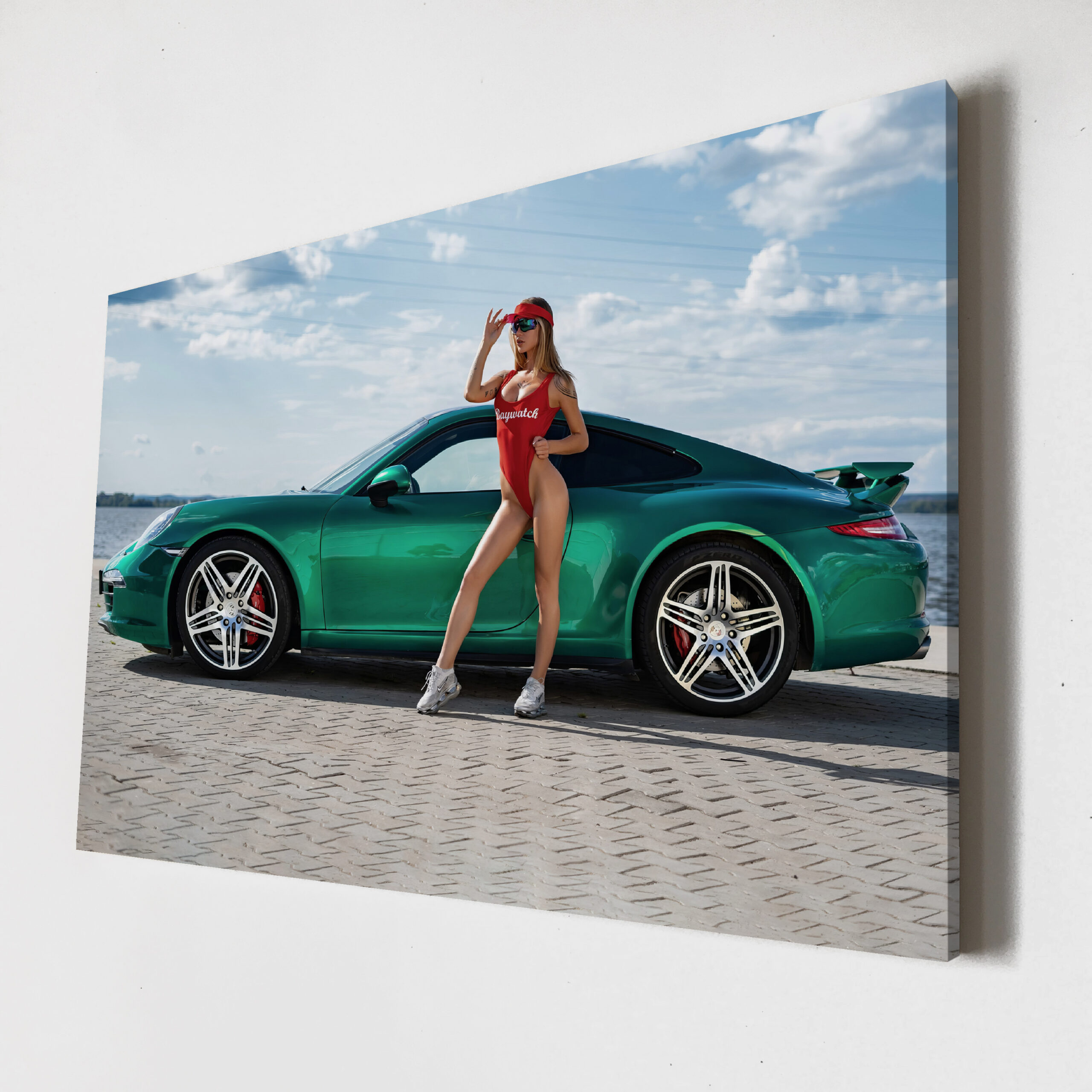 Девушка и зеленая тачка Постер Картина 50х70