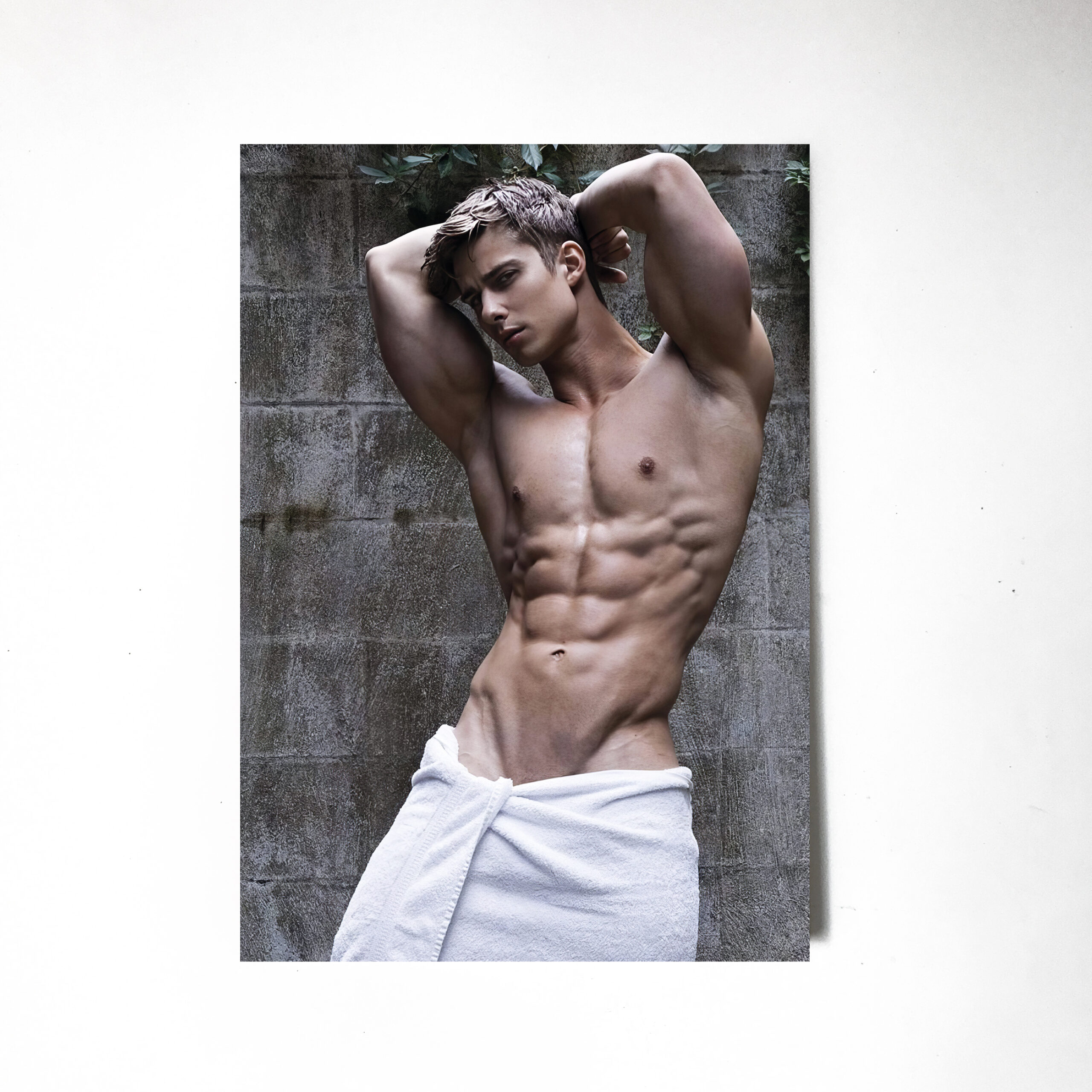 Парень с полотенцем Постер Картина 40х60