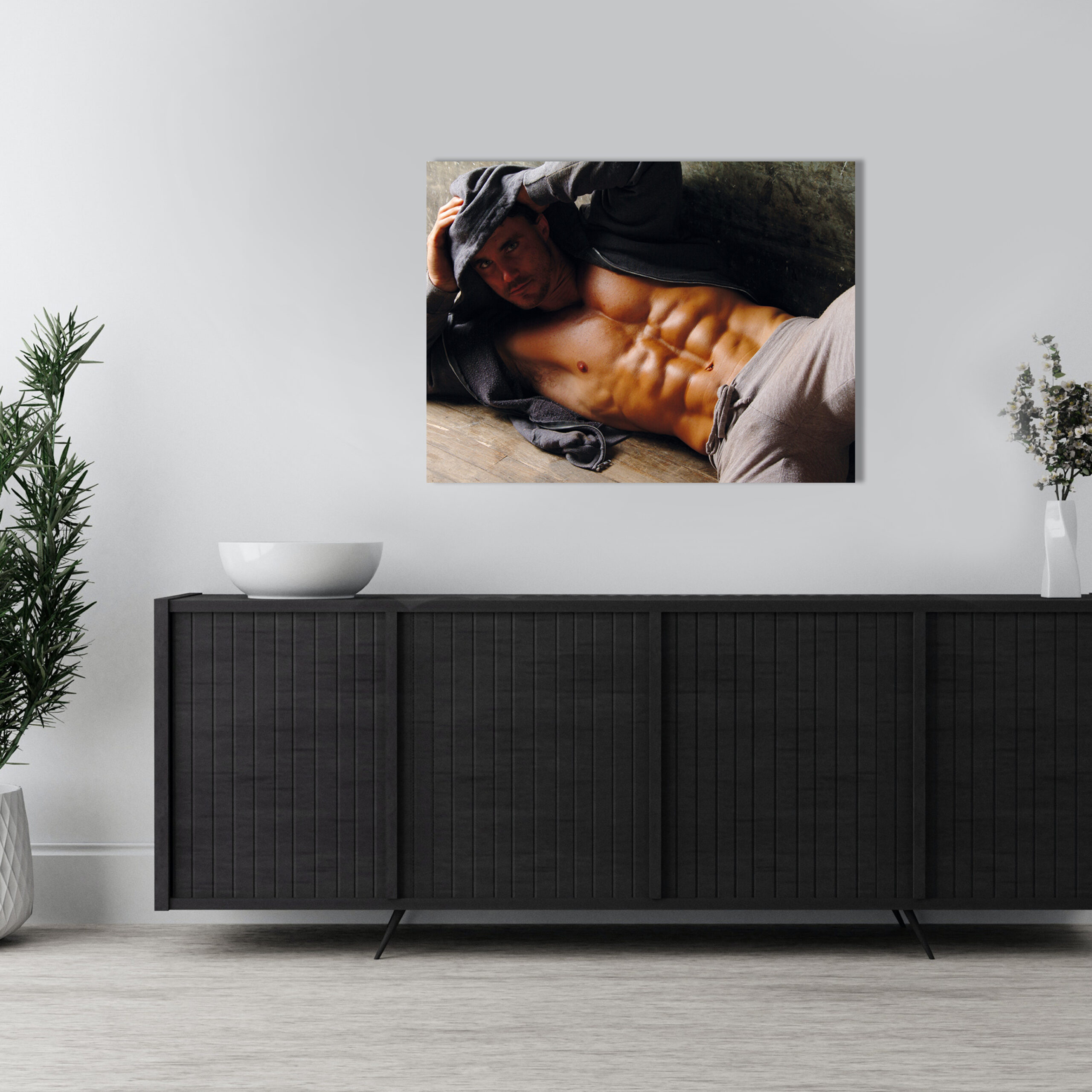 Мужчина на диване Постер Картина 60х40 — изображение 3